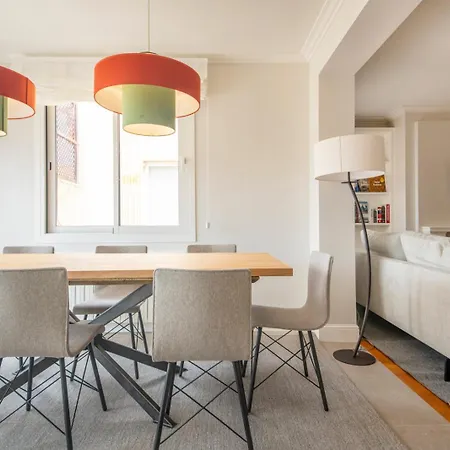 Stylish Diagonal Apartment *