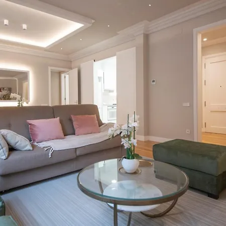 Stylish Diagonal Apartment *