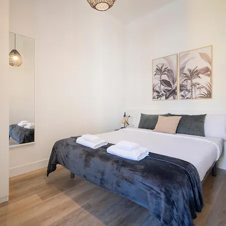 Stylish Diagonal Apartment *
