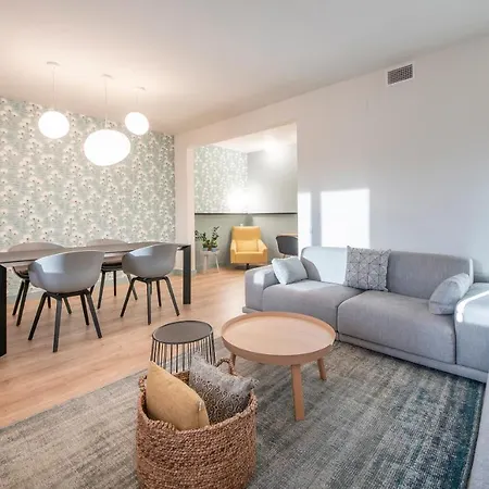 Stylish Diagonal Apartment *